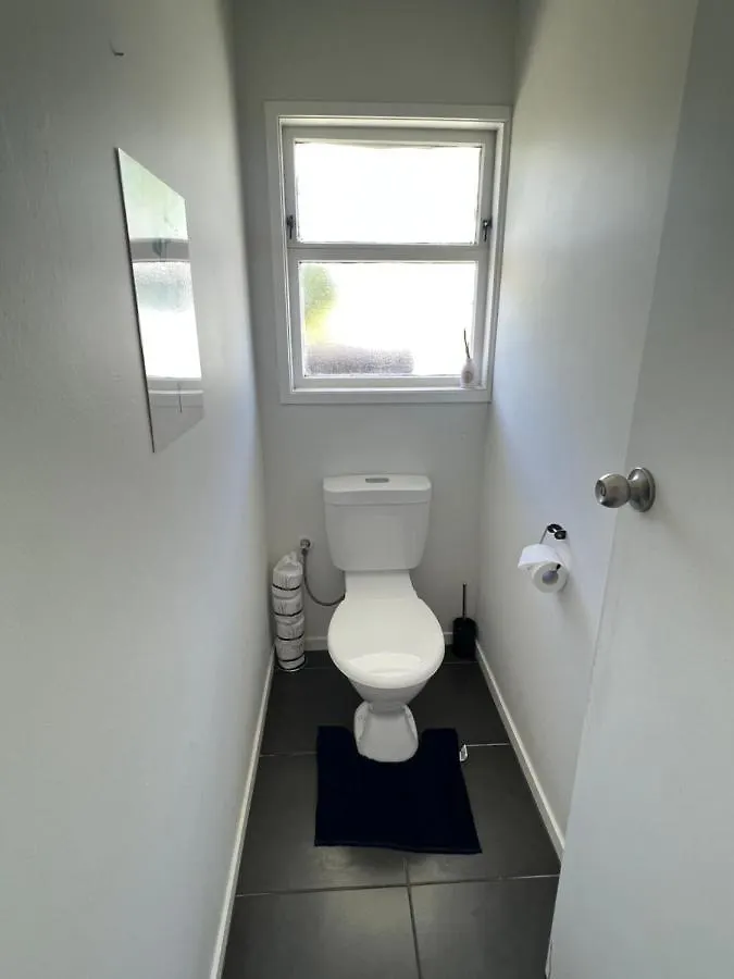 Spacious 3 Bedroom Near Skyline-5 Min Walk Rotorua 0*,