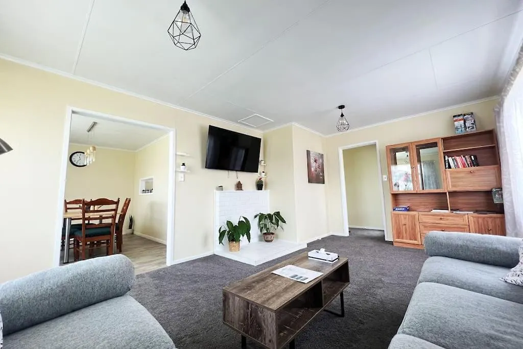 Holiday home Spacious 3 Bedroom Near Skyline-5 Min Walk Rotorua