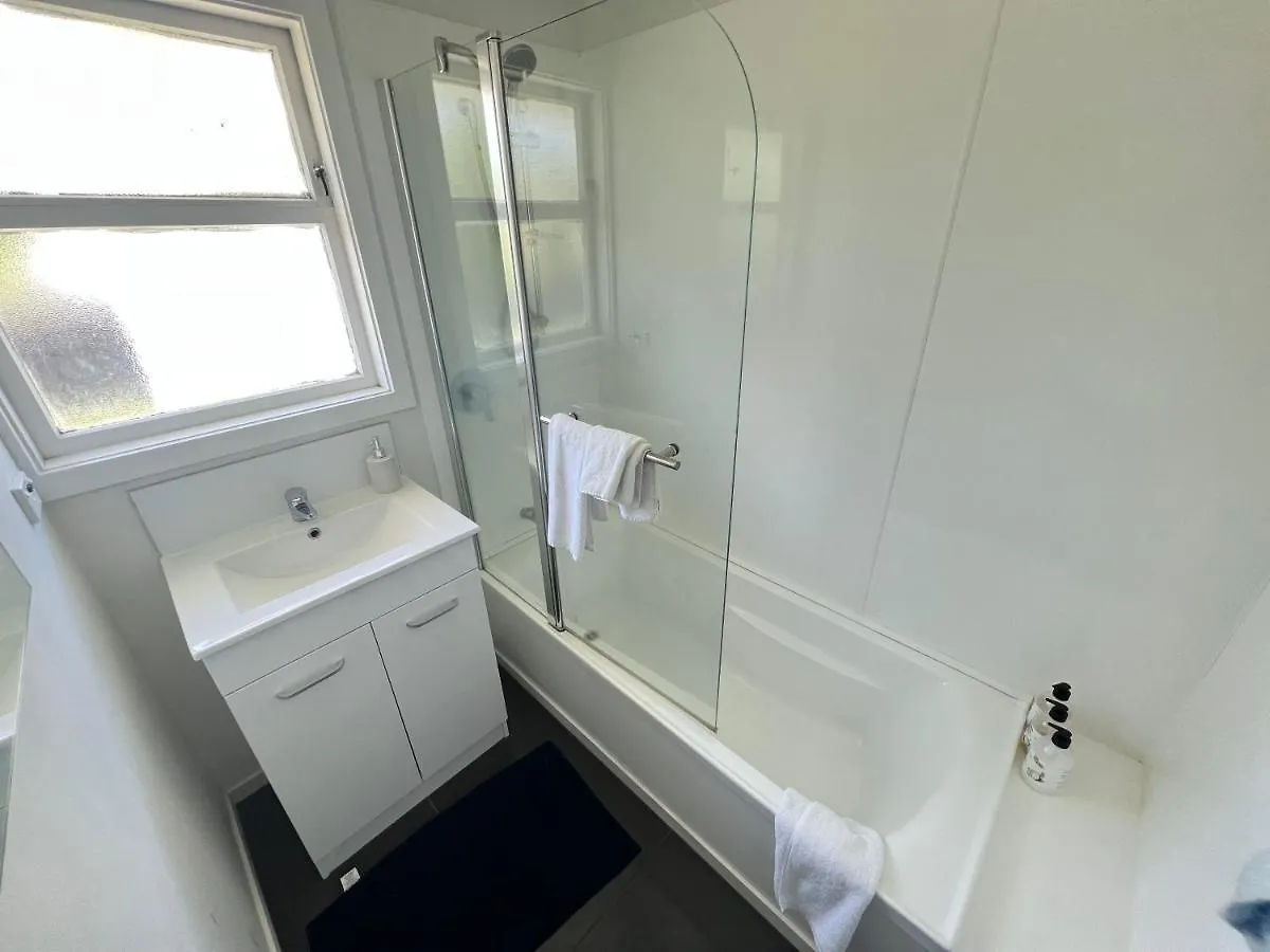 Holiday home Spacious 3 Bedroom Near Skyline-5 Min Walk Rotorua