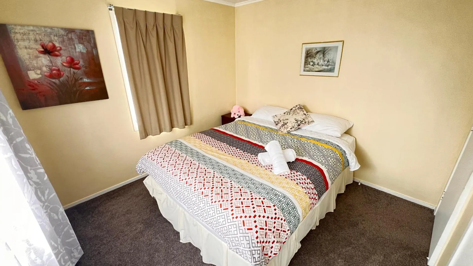 Spacious 3 Bedroom Near Skyline-5 Min Walk Rotorua 0*,  New Zealand